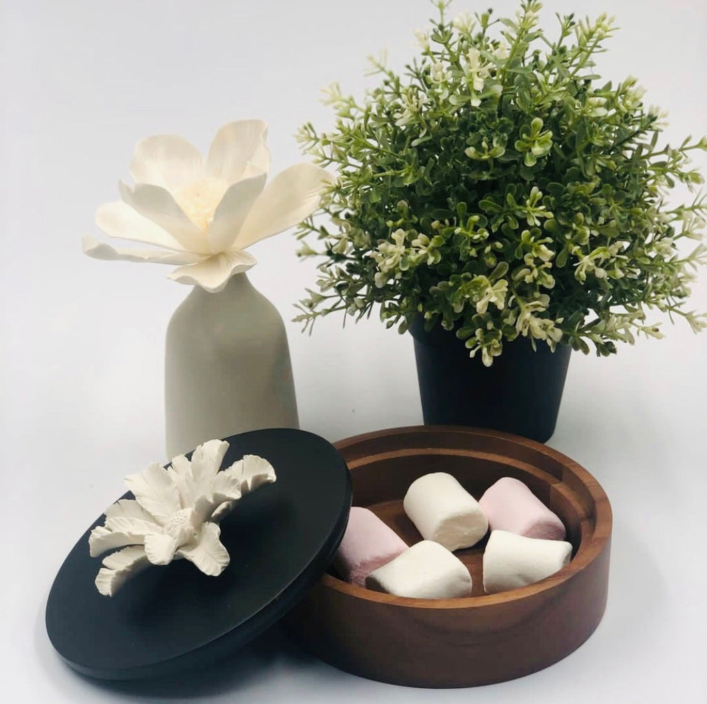 Sola Flower Oil Diffuser Aromatherapy Handmade Ceramic Vase + Perfume Bottle Cream