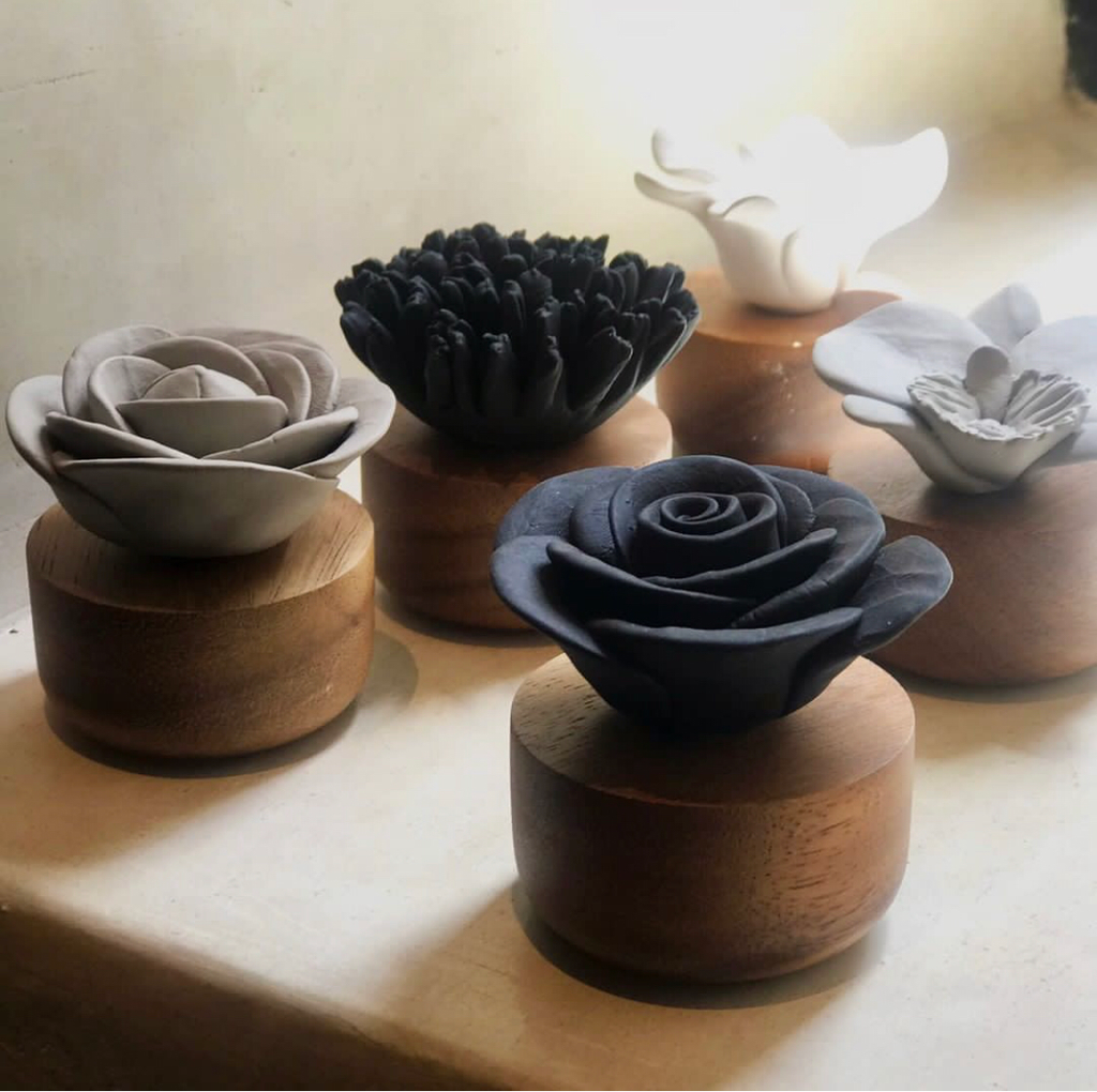 Oil Diffuser Ceramic Handmade Aromatherapy Home Decor Black Rose